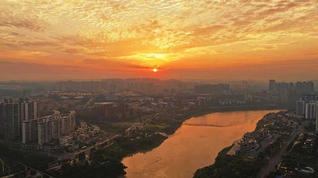 分不清是水还是光