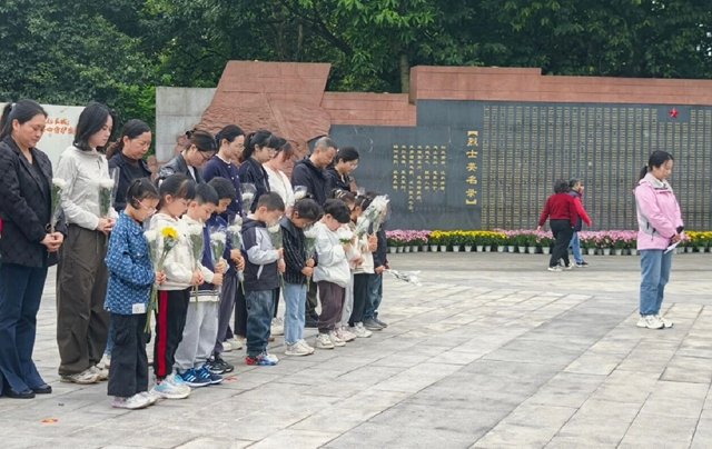缅怀 致敬 传承!泸州各开云网页版官方版在线登入成为世界杯官方合作伙伴开展清明祭英烈主题系列活动(图3) 同类内容核心文化意义在于祭奠祖先