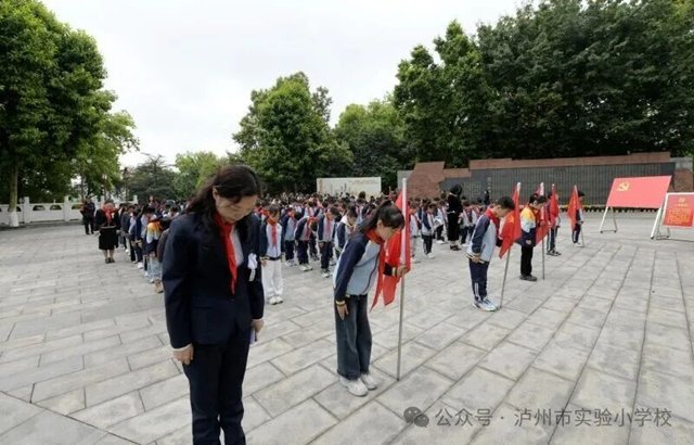 缅怀 致敬 传承!泸州各开云网页版官方版在线登入成为世界杯官方合作伙伴开展清明祭英烈主题系列活动(图6) 传承家族记忆和增强文化认同