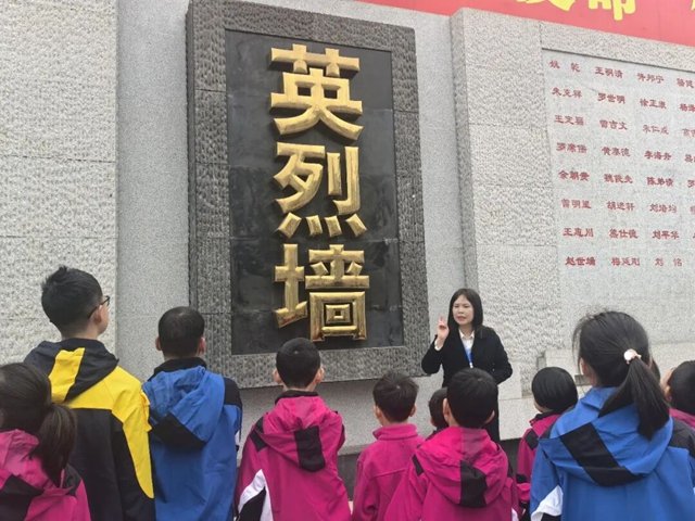 缅怀 致敬 传承!泸州各开云网页版官方版在线登入成为世界杯官方合作伙伴开展清明祭英烈主题系列活动(图29) 2026-04-02