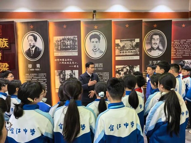 缅怀 致敬 传承!泸州各开云网页版官方版在线登入成为世界杯官方合作伙伴开展清明祭英烈主题系列活动(图40) 清明时节寄哀思