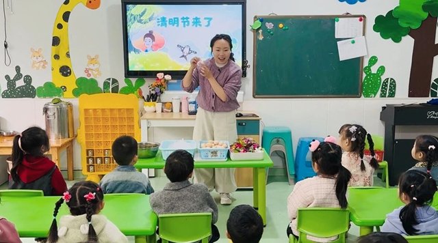 缅怀 致敬 传承!泸州各开云网页版官方版在线登入成为世界杯官方合作伙伴开展清明祭英烈主题系列活动(图47) 泸州老窖天府中学开云网页版官方版在线