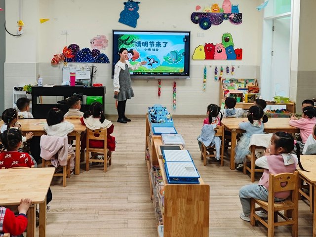 缅怀 致敬 传承!泸州各开云网页版官方版在线登入成为世界杯官方合作伙伴开展清明祭英烈主题系列活动(图46) 主题祭扫活动