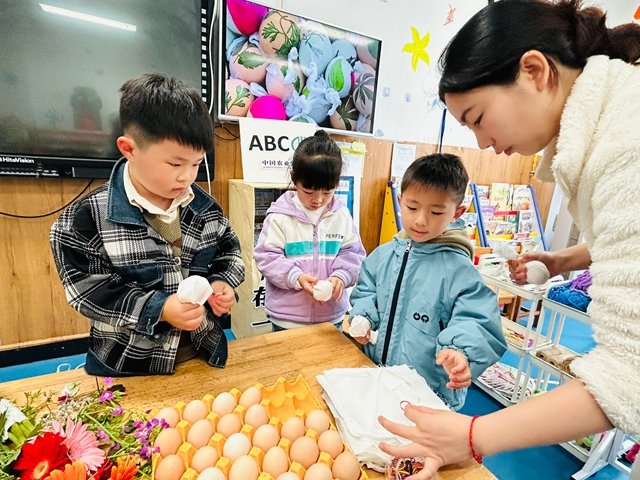 缅怀 致敬 传承!泸州各开云网页版官方版在线登入成为世界杯官方合作伙伴开展清明祭英烈主题系列活动(图52) 李雨婷)
