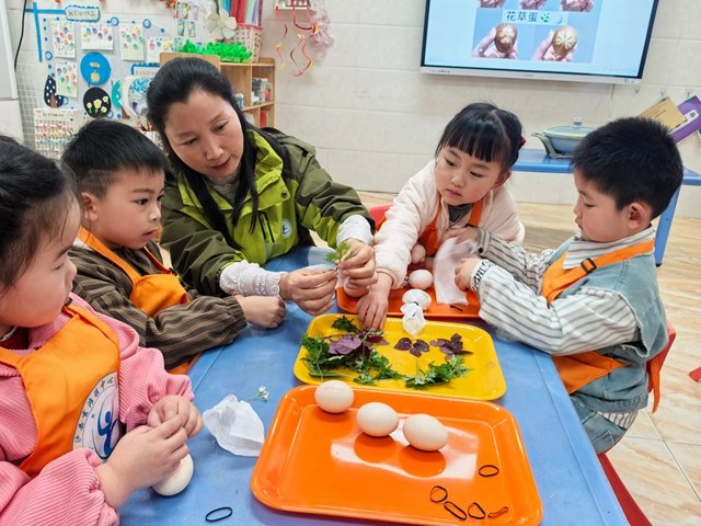 缅怀 致敬 传承!泸州各开云网页版官方版在线登入成为世界杯官方合作伙伴开展清明祭英烈主题系列活动(图56) (罗丹)