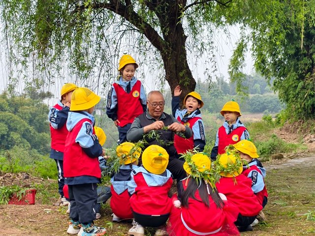 缅怀 致敬 传承!泸州各开云网页版官方版在线登入成为世界杯官方合作伙伴开展清明祭英烈主题系列活动(图59) 2026-04-02