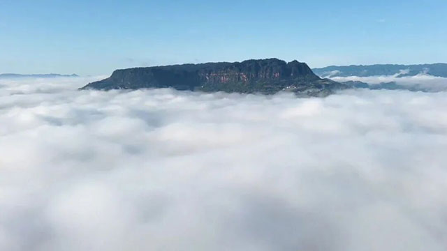 宜宾这些山直接冲