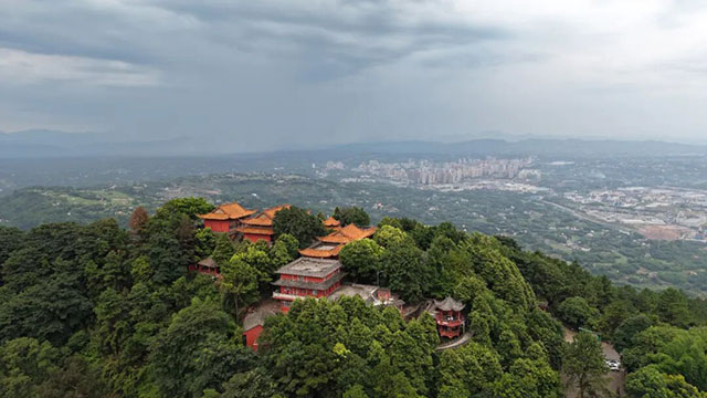 宜宾这些山直接冲