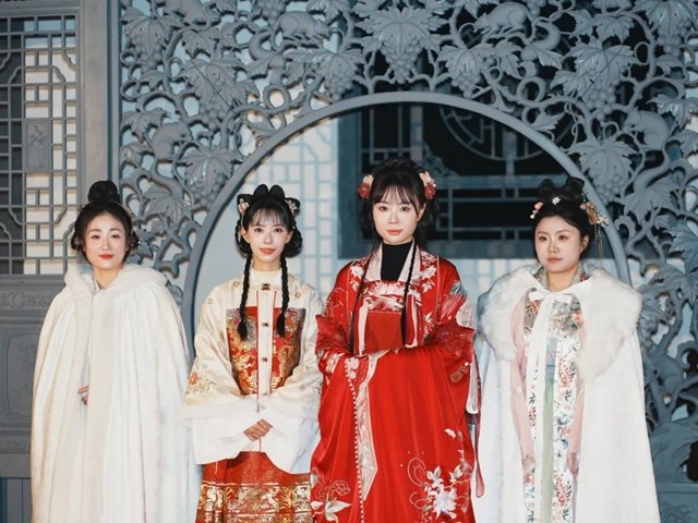 泸州:看川剧、撸机器狗、穿汉服,还有VR随便玩!这个月底桂圆林等你(图7) 体验前沿数字科技......这个8月