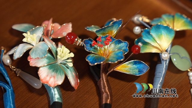 纳溪:邂逅非遗绒花 重温“七夕”乞巧古韵(图2) 迎接“七夕”佳节
