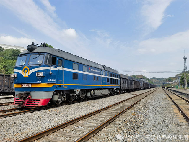 标志着隆泸叙铁路成功实现地方铁路货车