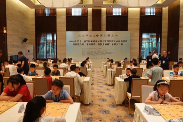 老林英雄会圆满闭幕,古蔺“清凉消费”借体旅融合再攀高峰(图9) 象棋大师许银川作为特邀嘉宾莅临现场