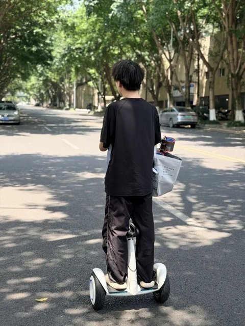 张斌来餐馆吃饭